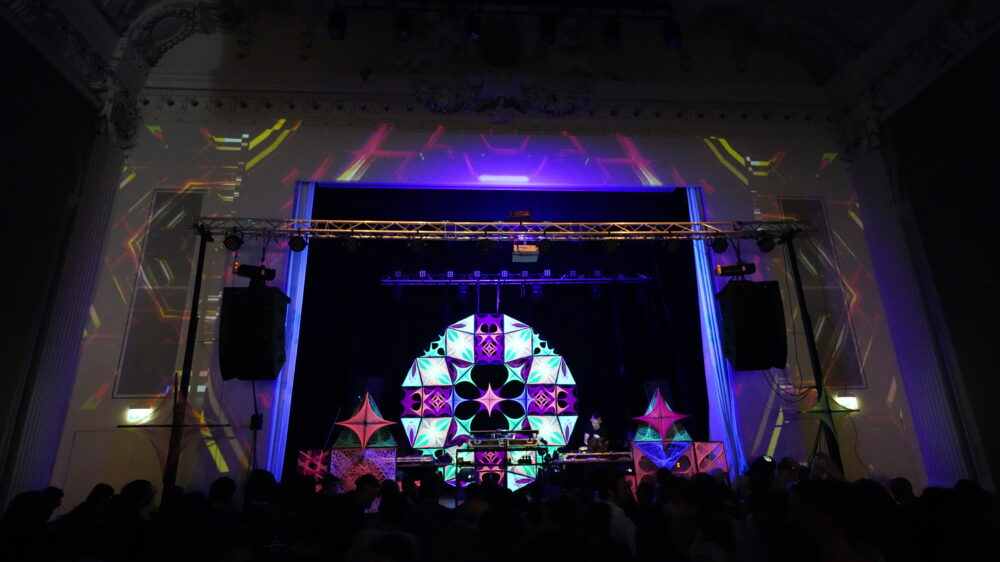 Pack Structure Line Array